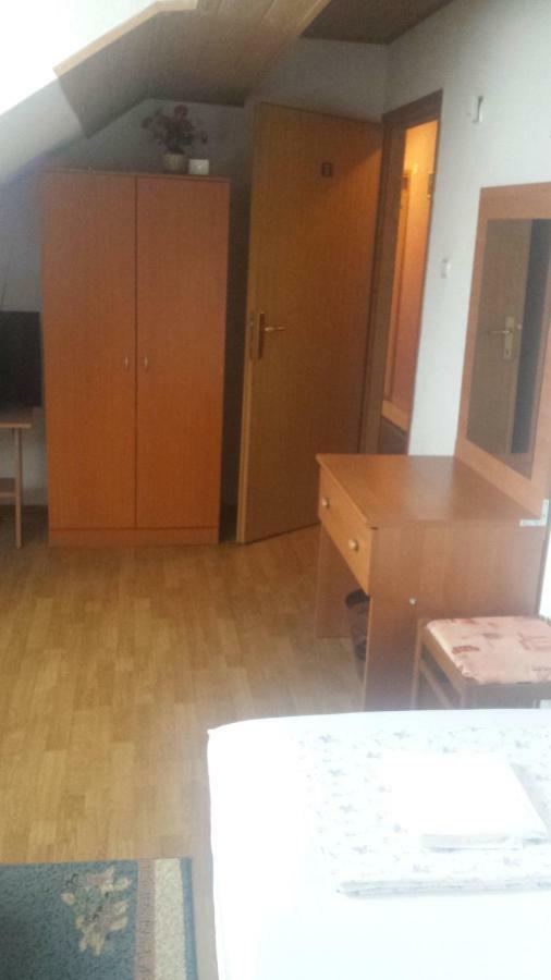 Rooms Mostanje Karlovac Exteriör bild